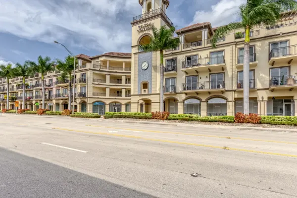 2631 NE 14th Avenue 406, Wilton Manors, FL 33334