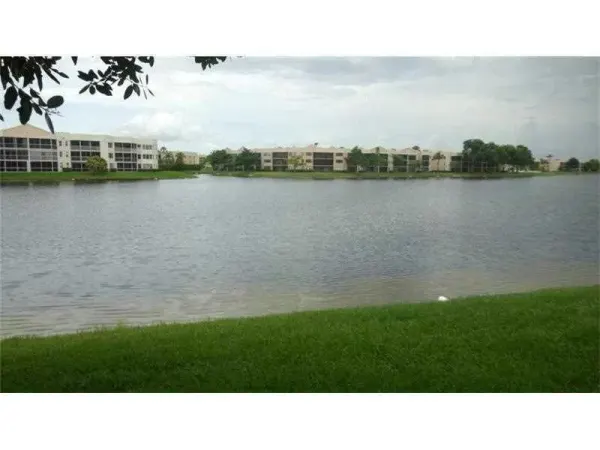 7486 N Devon Drive 109, Tamarac, FL 33321