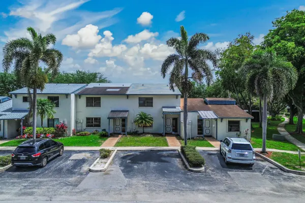 4003 W Woodscape Drive 2-k, Miramar, FL 33023