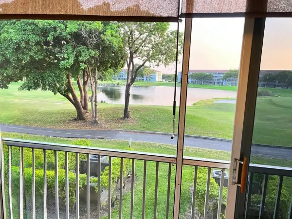 300 SW 134th Way 203e, Pembroke Pines, FL 33027