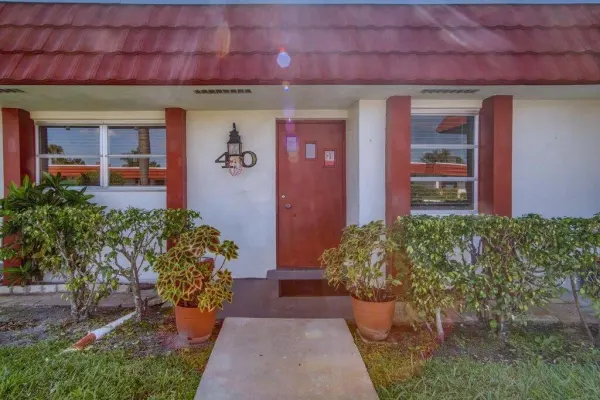 5800 W Fernley Dr Drive W 40, Greenacres, FL 33415