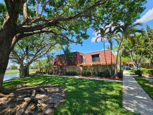 9982 NW 6th Court, Plantation, FL 33324