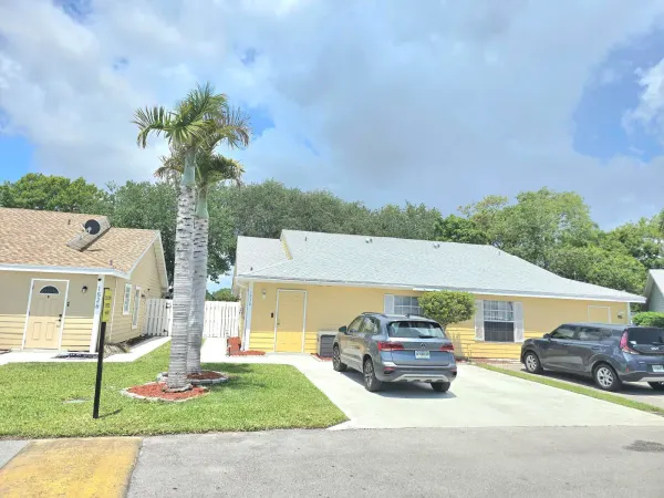 1530 Royal Forest Court, West Palm Beach, FL 33406