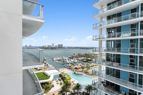 220 Lake Shore Drive 1523, Lake Park, FL 33403