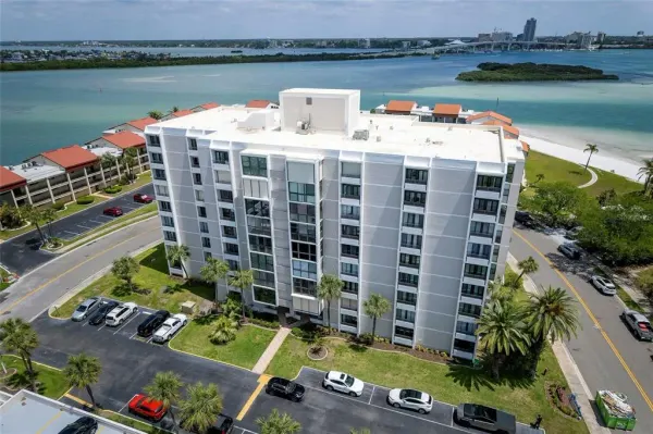 855 Bayway Boulevard, Unit 308, Clearwater Beach, FL, 33767