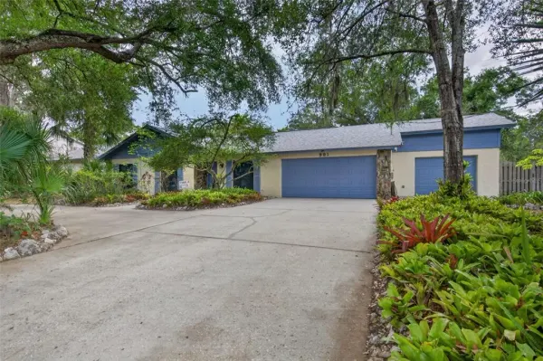 901 W River Drive, Temple Terrace, FL, 33617