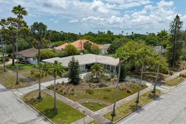 109 Ponce De Leon Boulevard, Belleair, FL, 33756