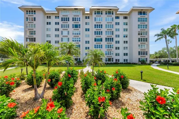 622 Edgewater Drive, Unit 823, Dunedin, FL, 34698