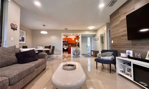 4511 S Carambola Circle S 27300, Coconut Creek, FL 33066