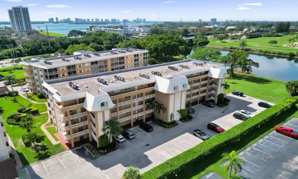 308 Golfview Road 406, North Palm Beach, FL 33408