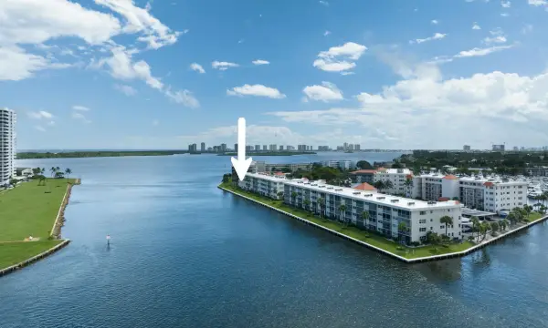 28 Yacht Club Drive 109, North Palm Beach, FL 33408