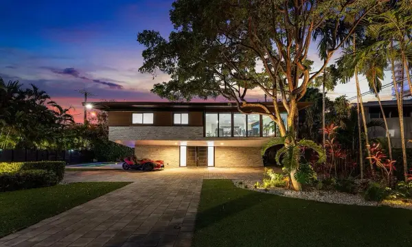 2601 NE 8th Street, Fort Lauderdale, FL 33304